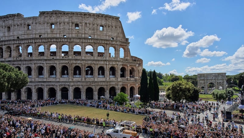 American tourist impaled on Colosseum fence for 20 minutes