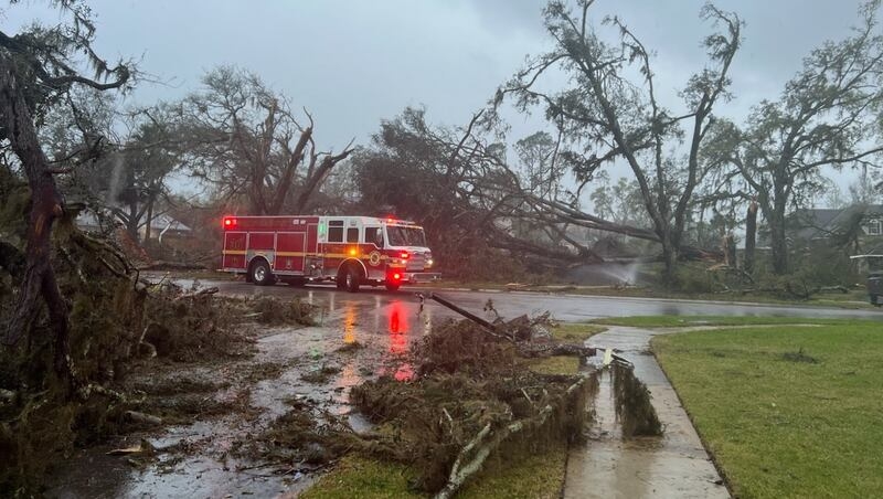 Video: Florida tornado hits news station during live broadcast