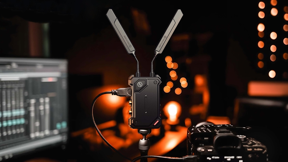 3,000 feet of flawless wireless video? Hollyland's new Cosmo C2 makes it possible
