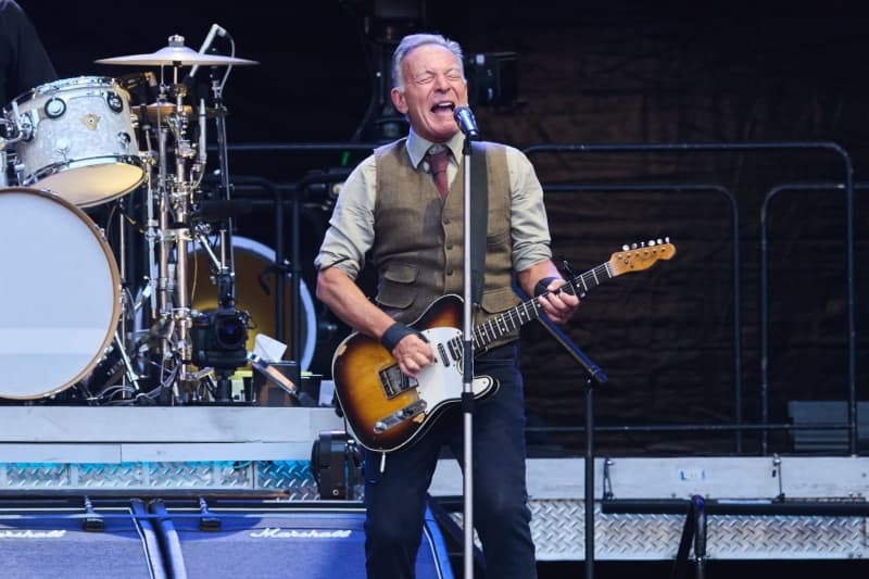 New from the Boss: Seven albums lost in Springsteen's desk drawer