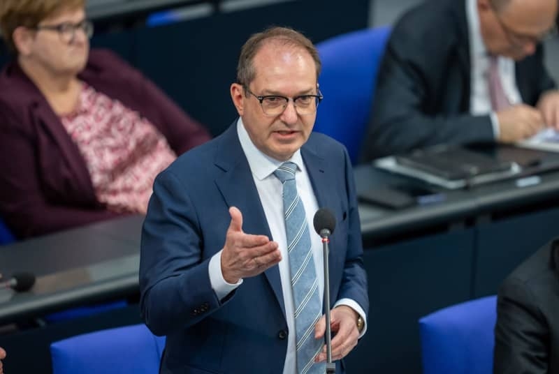 New German interior minister defends harder line on migration policy