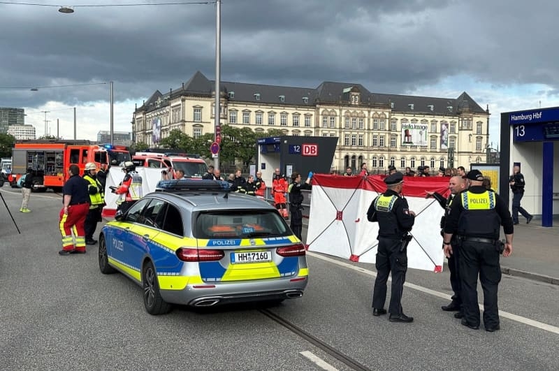 Police still see no political motivation for Hamburg knife attack