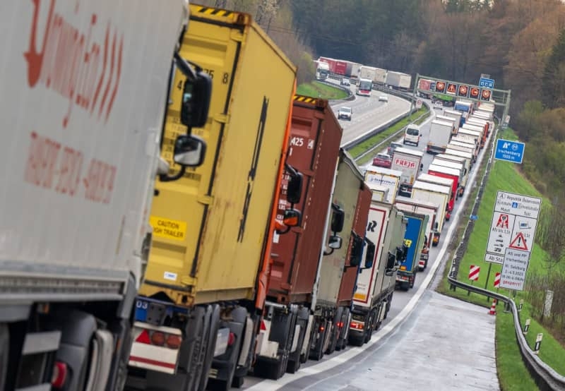 Slow shift to electric trucks puts EU firms at risk of heavy fines