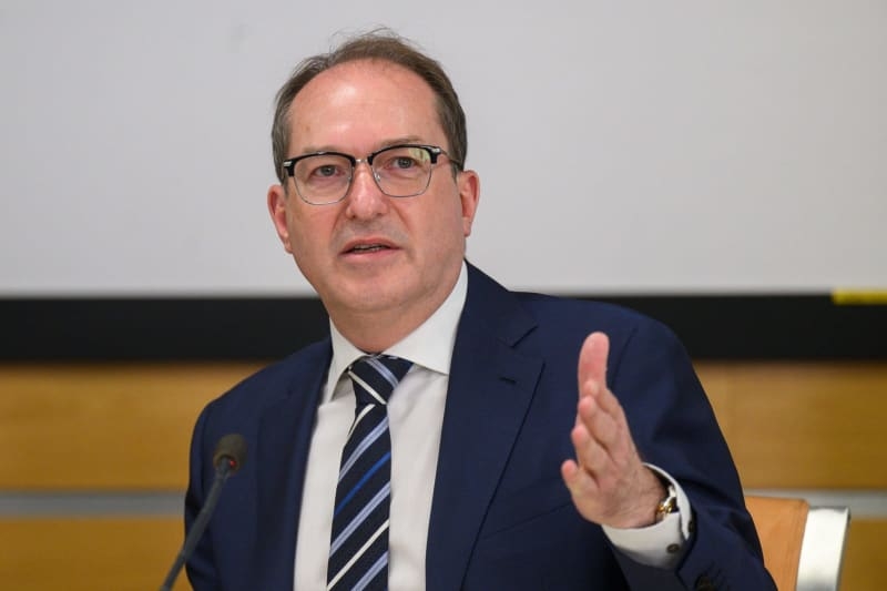 German interior minister defends stricter border controls in Prague
