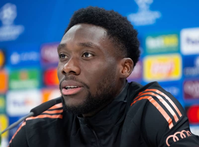 Bayern's Upamecano mack in light training after knee injury