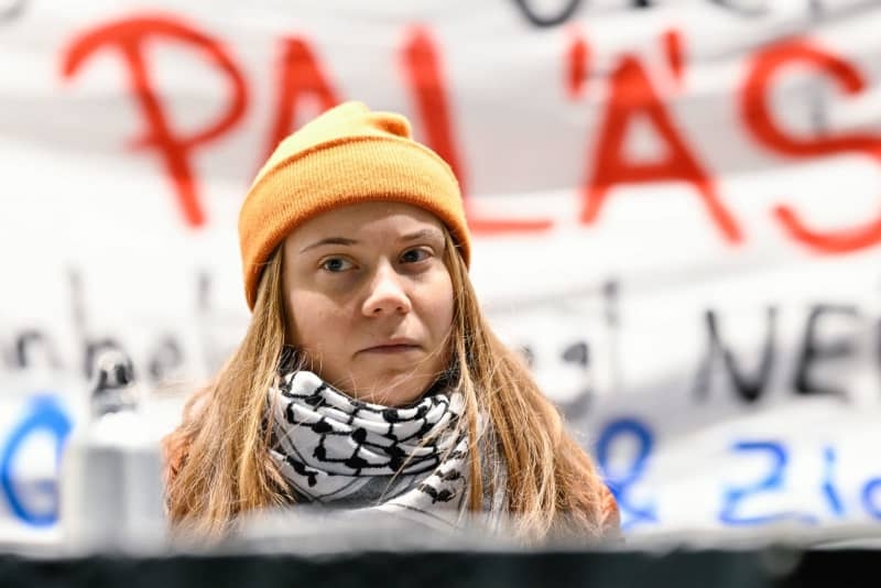Thunberg and other activists continue their journey to Gaza by sea