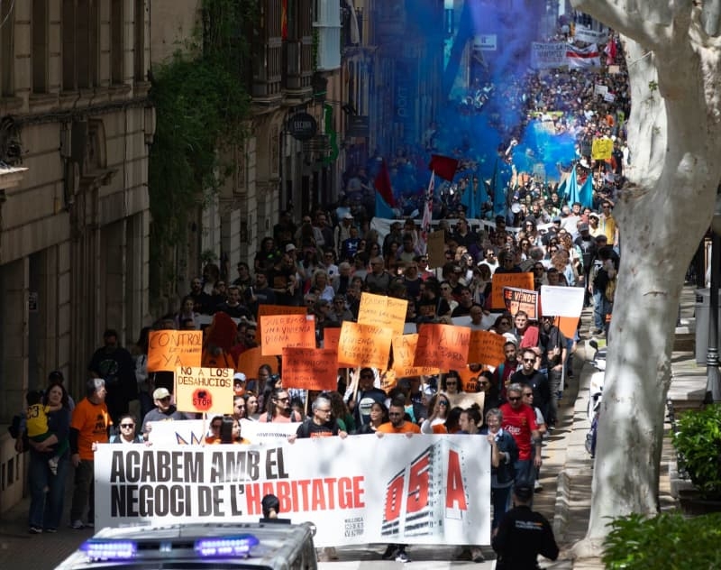 Mallorca locals urge tourists to 'stay home' amid growing anger