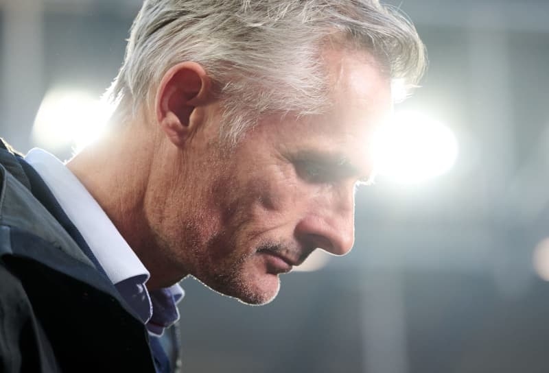 Schalke release coach van Wonderen after latest setbacks