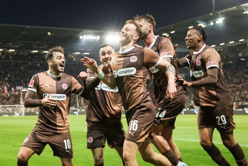 Leverkusen held at St Pauli to put Bayern on brink of league title