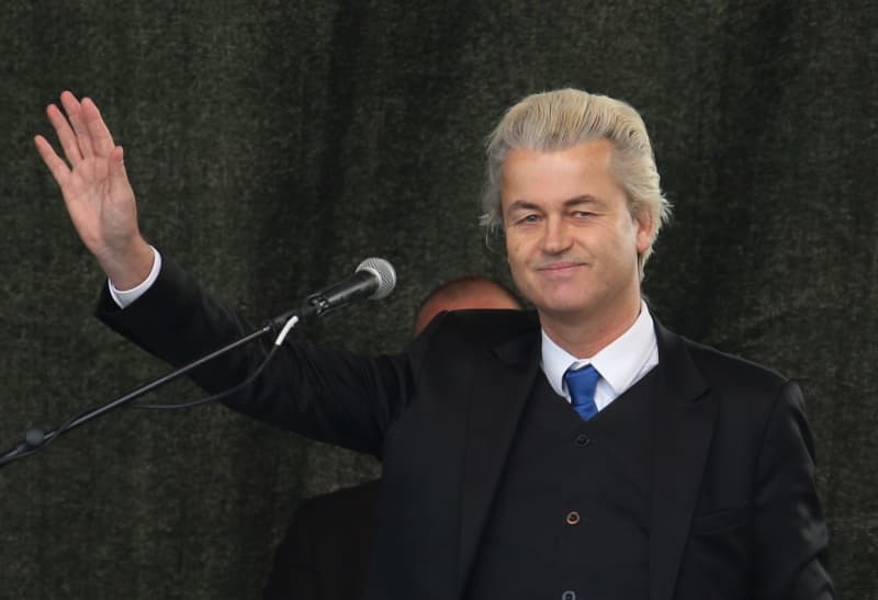 Wilders threatens to leave Dutch government if no halt to asylum