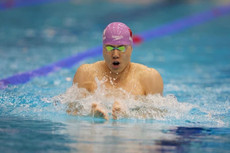 Qin gets redemption with men's 200m breaststroke gold