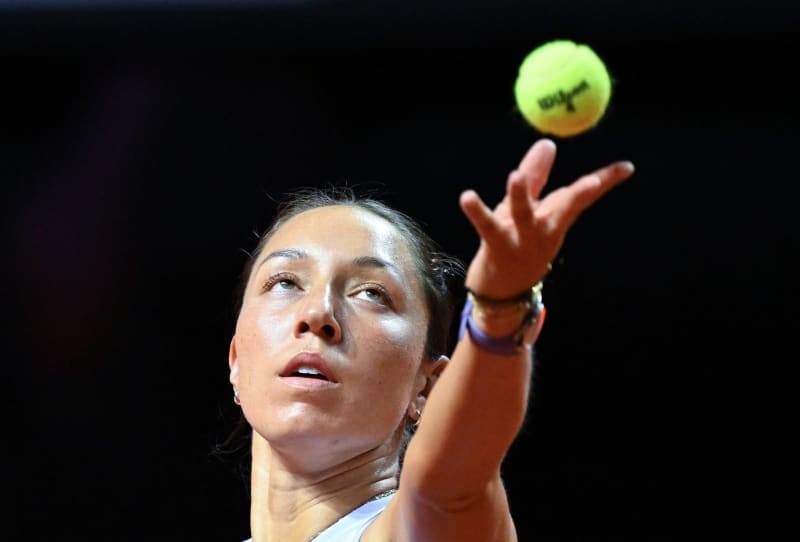 Paolini and Pegula into Stuttgart quarter-finals