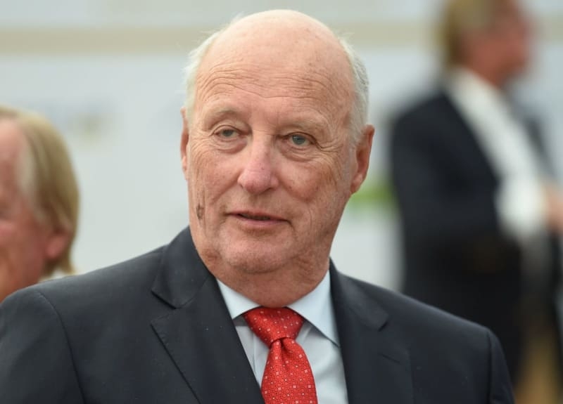 King of Norway postpones trip to ski championships because of a cold