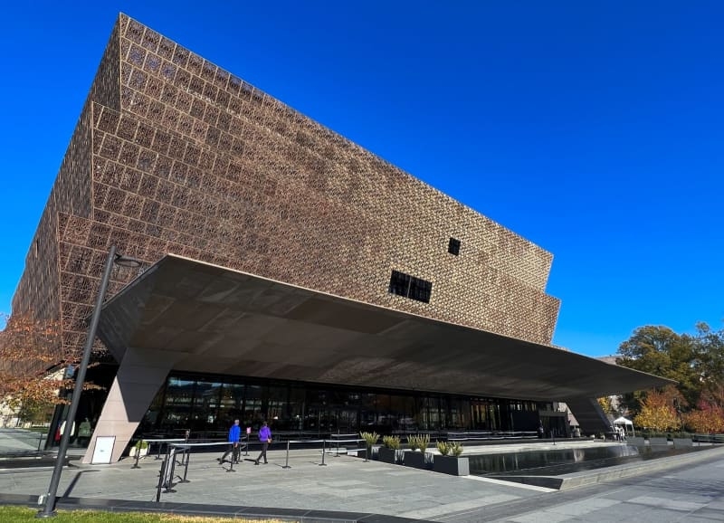 Trump executive order targets Smithsonian over 'divisive ideology'