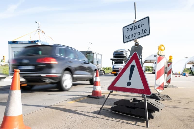 UN refugee body warns Germany over stricter border controls