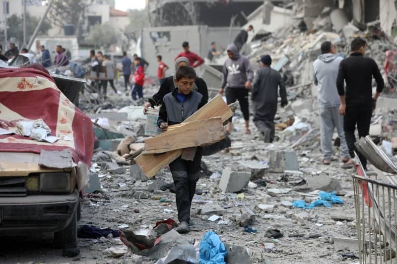350 Israeli authors call for end to Gaza war