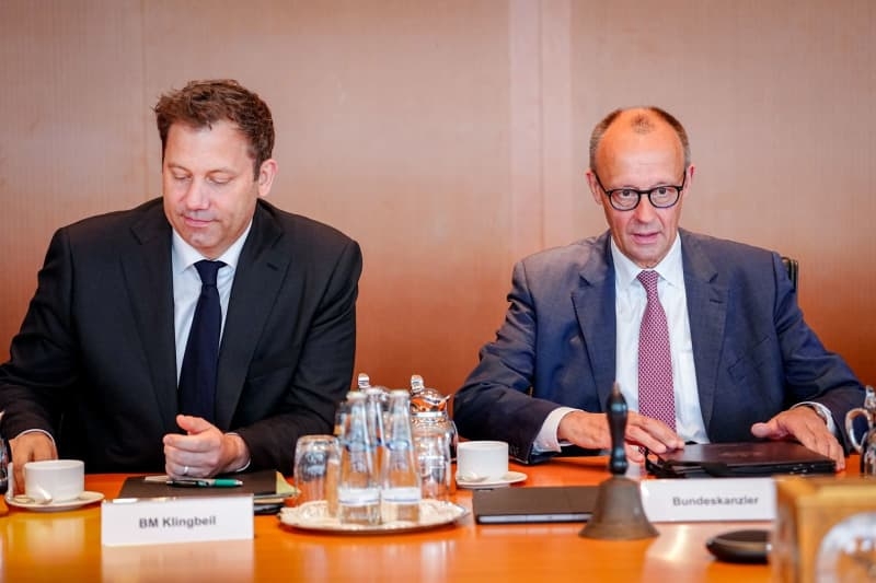 German Cabinet backs clampdown on migrants, tighter citizenship law