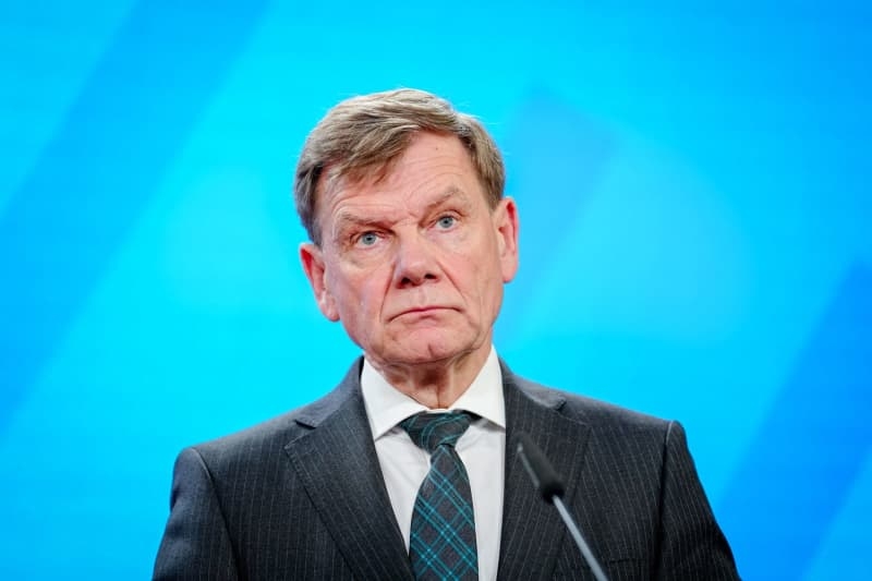 German minister ensures weapons for Israel, but slams settler policy