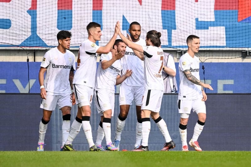 Leverkusen stay close to Bayern thanks to late win at Heidenheim