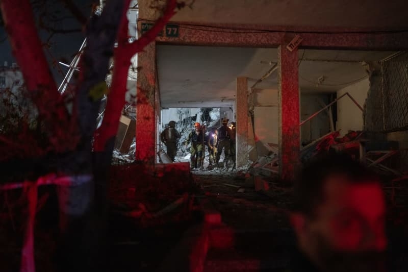 Reports: Iranian missiles destroy 9 buildings in Tel Aviv suburb
