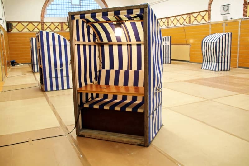 German island uses special voting booths: Beach chairs