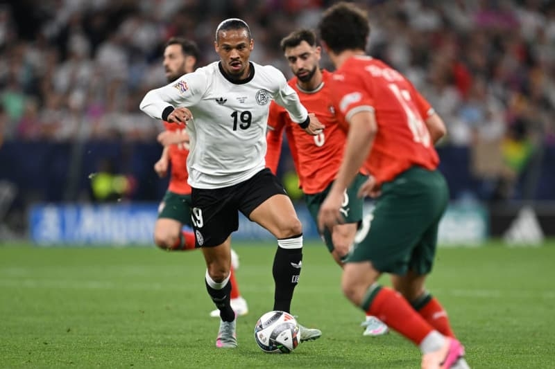 Sané to travel with Bayern to the US despite contract doubts