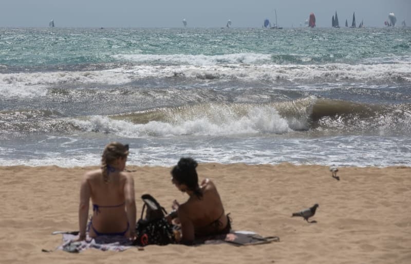 Spain issues weather alerts as late-May heatwave breaks records