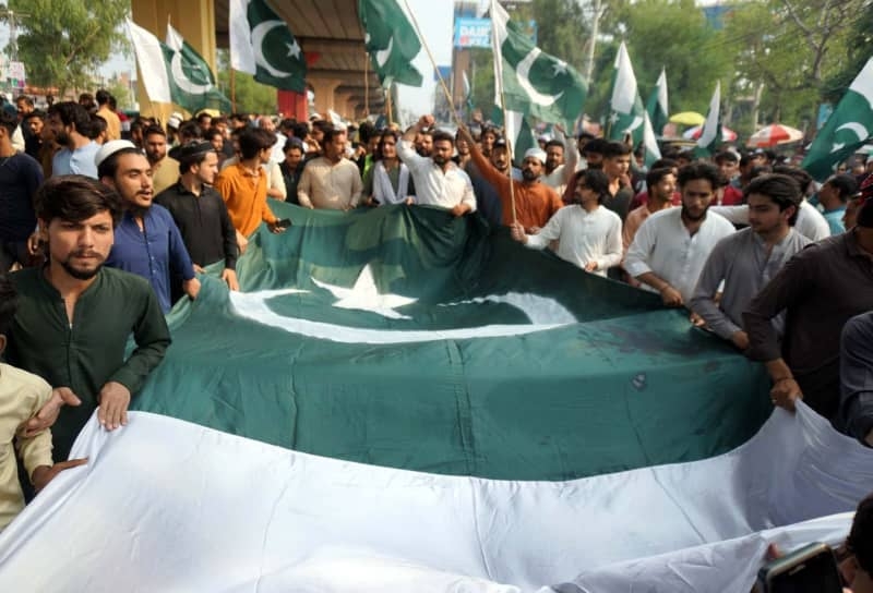 Escalation feared as India, Pakistan continue drone war, clashes