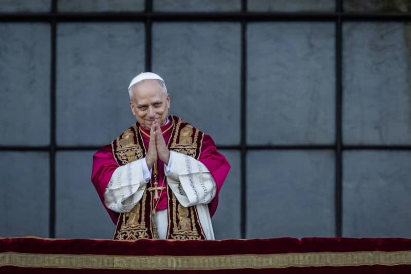 Pope receives Italian champions Napoli, plays down Roma fan reports