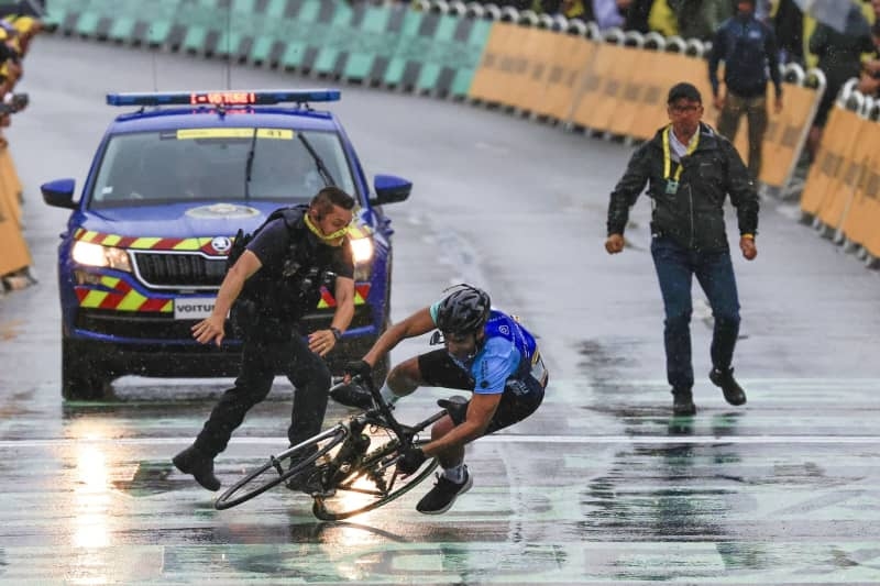 Sentence for man who disrupted finish of Tour de France 17th stage