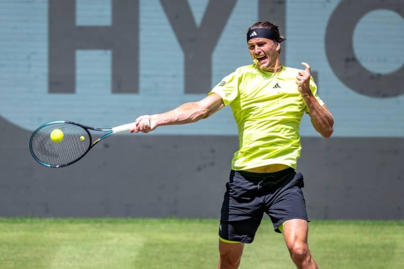 Zverev has winning start in Halle after first aid effort