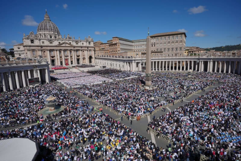Vatican: 150,000 people lined streets of Rome to bid pope farewell