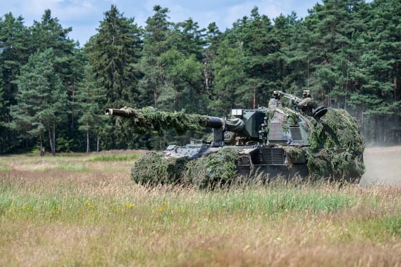 Keep spending on 'top-heavy' German military in check, auditors argue