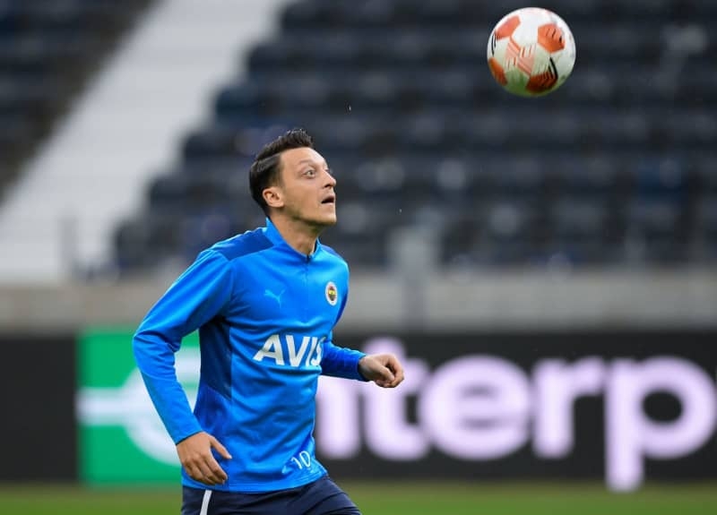 Özil rejects Erdoğan opponents' boycott call, urges 'social cohesion'