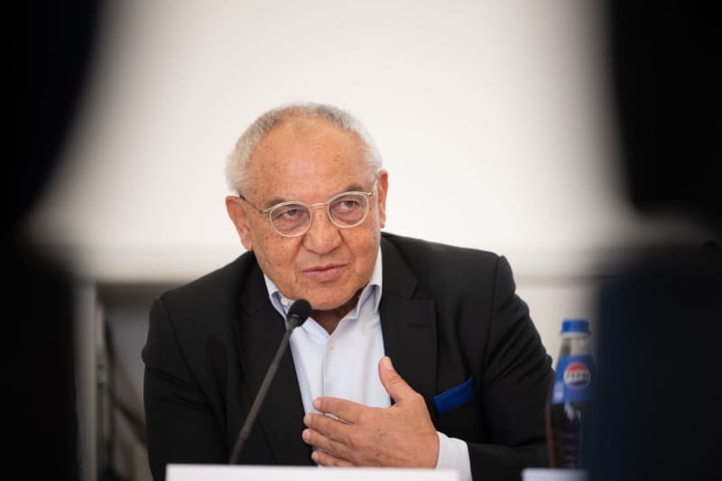 Candidate Felix Magath says 'I am the right' SV Hamburg president