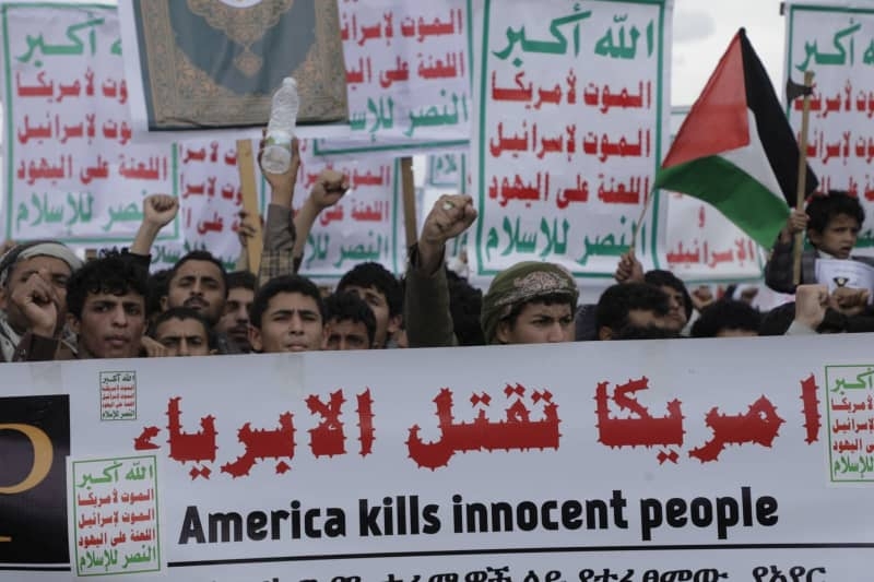 Houthis condemn Israeli strikes on Iran, blame US for escalation