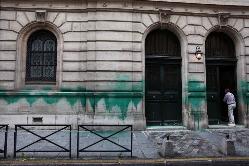 Paris synagogues and Holocaust memorial smeared with paint