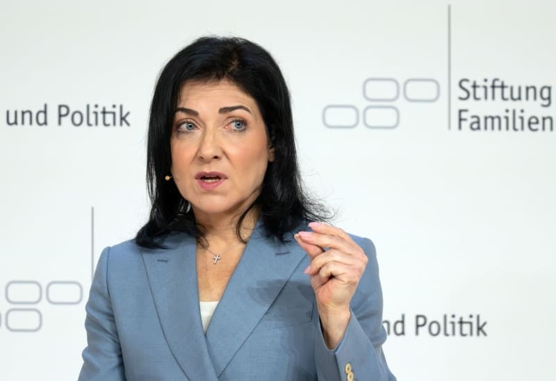 German economy minister defends plans to build gas-fired power plants