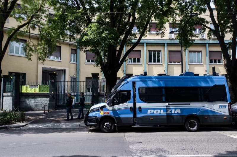 Italian police target Mafia and drugs trade in major raids