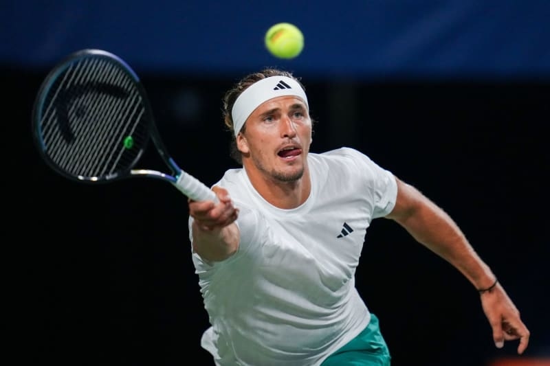 Zverev completes win over Nakashima to reach last 16 in Cincinnati