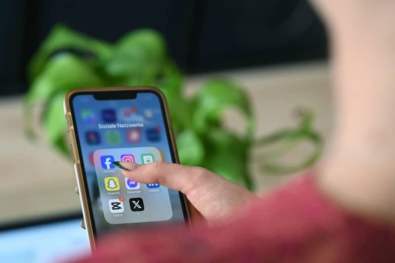 Toxic 'bro' culture driving Gen Z women off social media, survey says