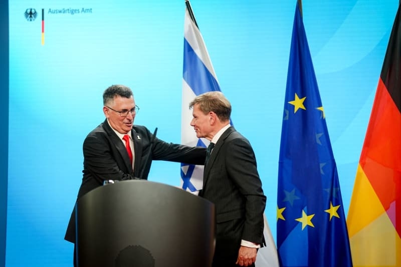 German, Israeli ministers commemorate Holocaust ahead of Berlin talks