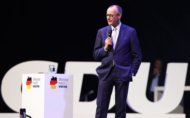 Merz's conservatives lead German poll but coalition options narrow