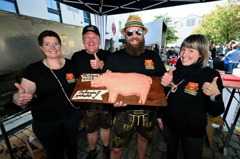 Bavarian pork festival draws politicians, animal rights protests