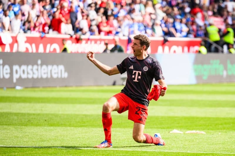 Müller says goodbye to Bundesliga as Kane finishes top scorer again
