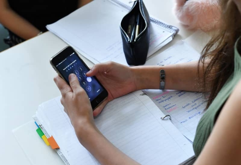 German state set to restrict use of mobile phones in schools
