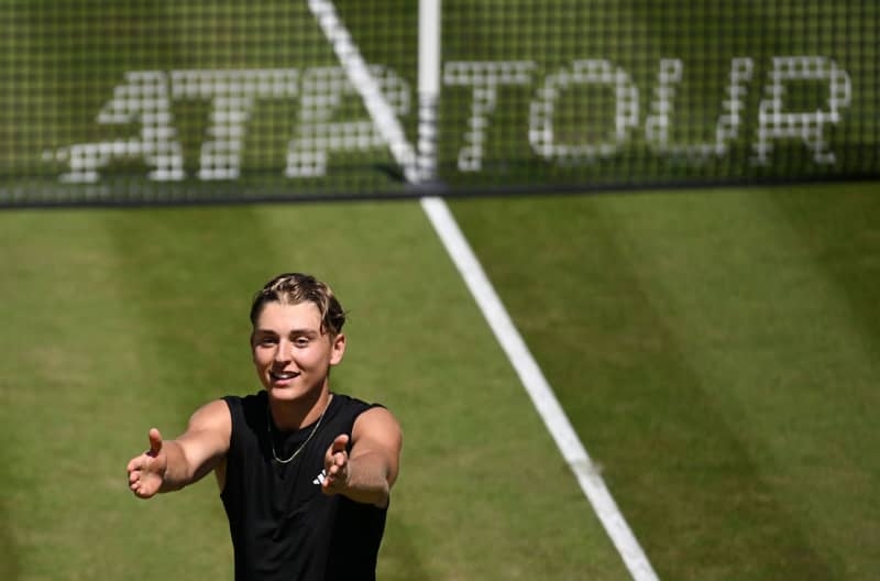 German teenager Engel reaches first ATP Tour quarters in Stuttgart
