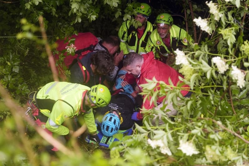 Roglič pulls out of Giro after latest crashes