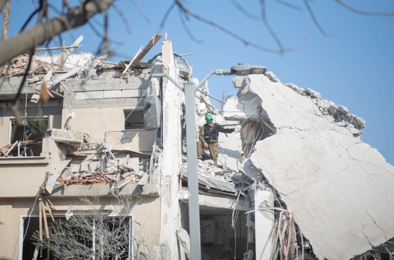 Iran, Israel continue to trade missile strikes on day 2 of conflict