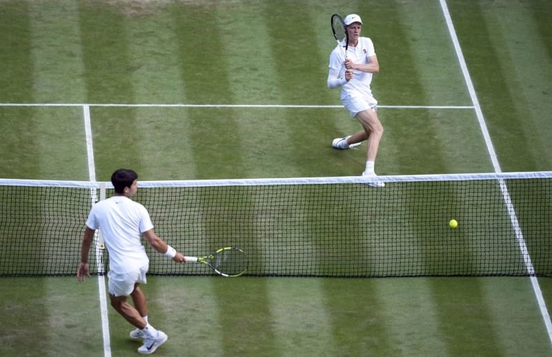 Wimbledon: 'Don't pop champagne corks as the players about to serve'